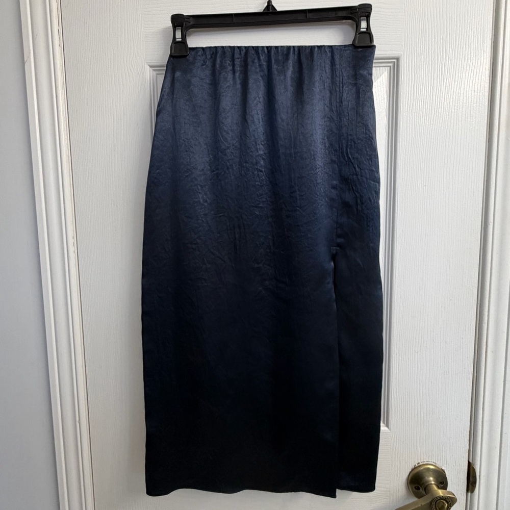 Aritzia Babaton Navy Satin Slip Skirt Size 00 Midi Bias Cut Quiet Luxury